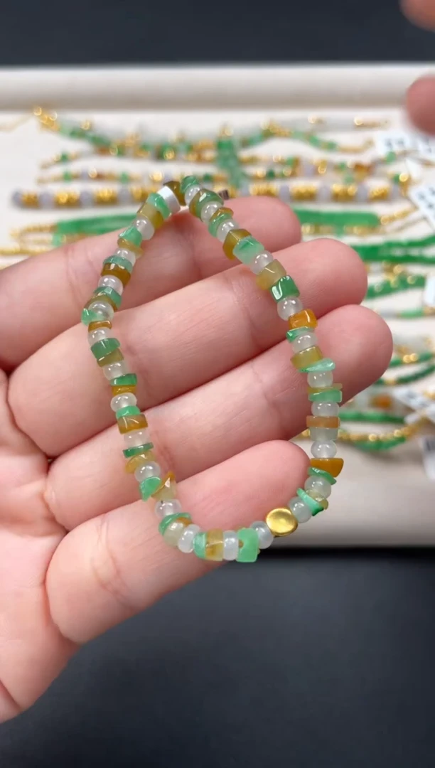 足金镶嵌手串翡翠一条   P589