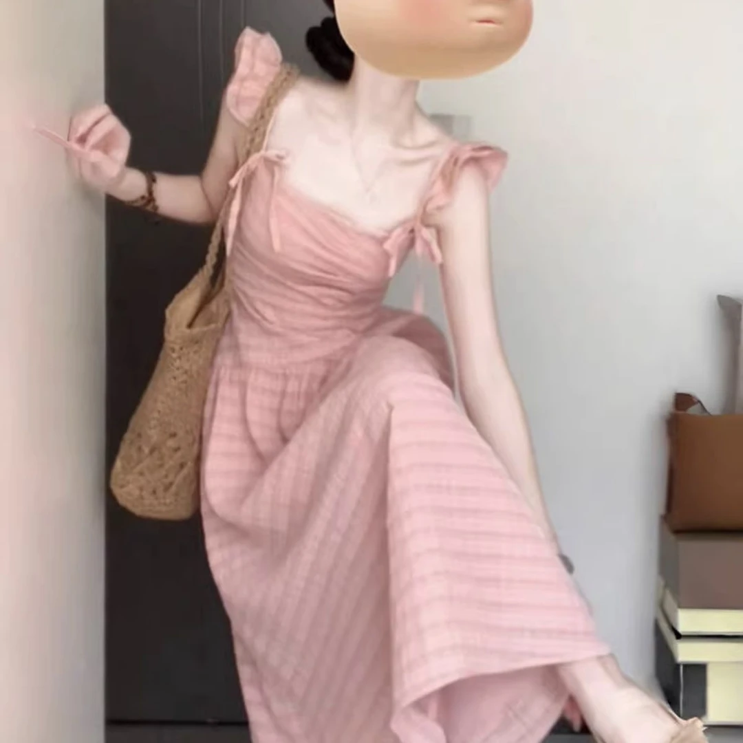 法式气质粉色吊带连衣裙子女夏季2025新款小飞袖海边度假收腰长裙