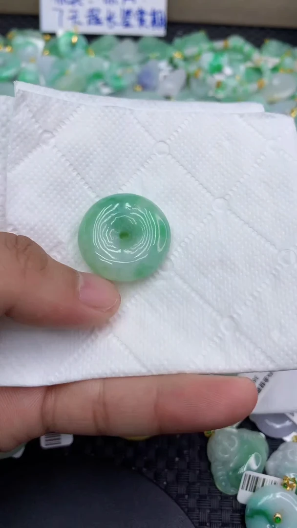 翡翠未镶嵌颈饰1111111111