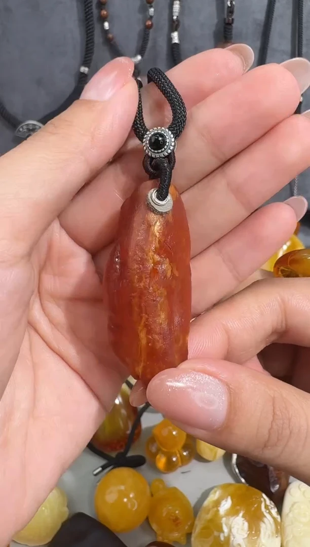 未镶嵌琥珀裸石琥珀