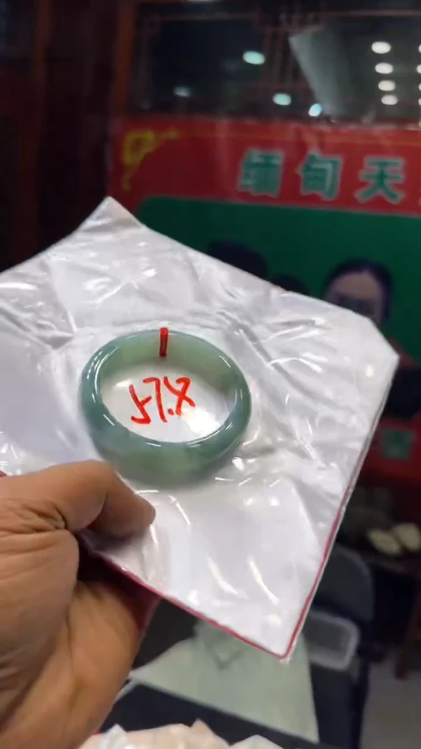 翡翠手镯未镶嵌手镯
