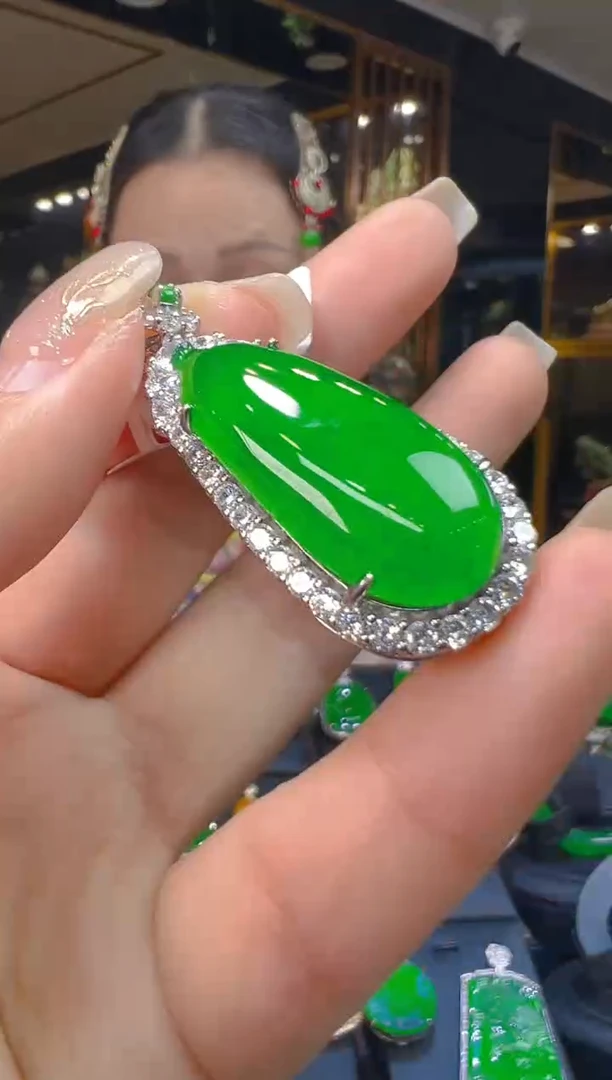 吊坠(赠链)银S925镶嵌翡翠088（多样性发其一）