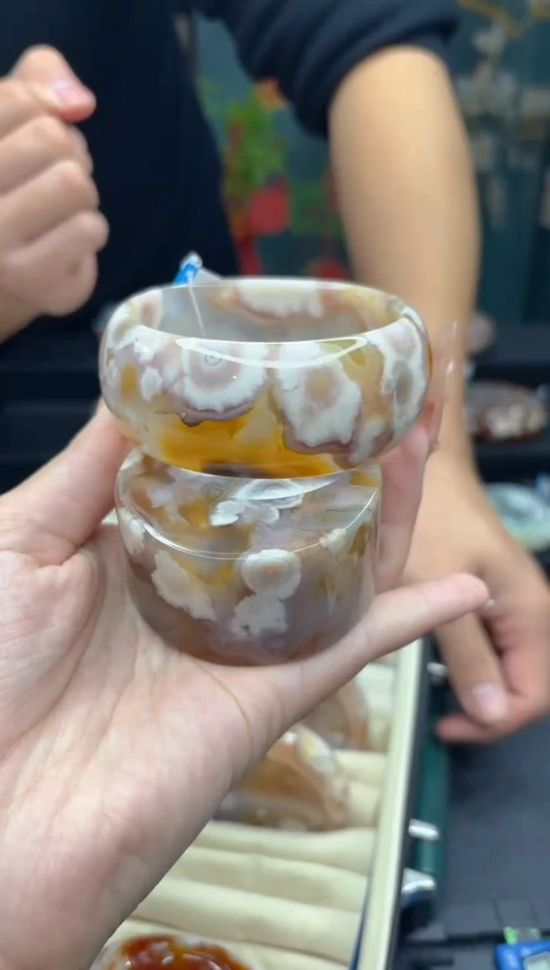 【闪购商品】石英质玉手镯未镶嵌114（62圈赠送镯心）