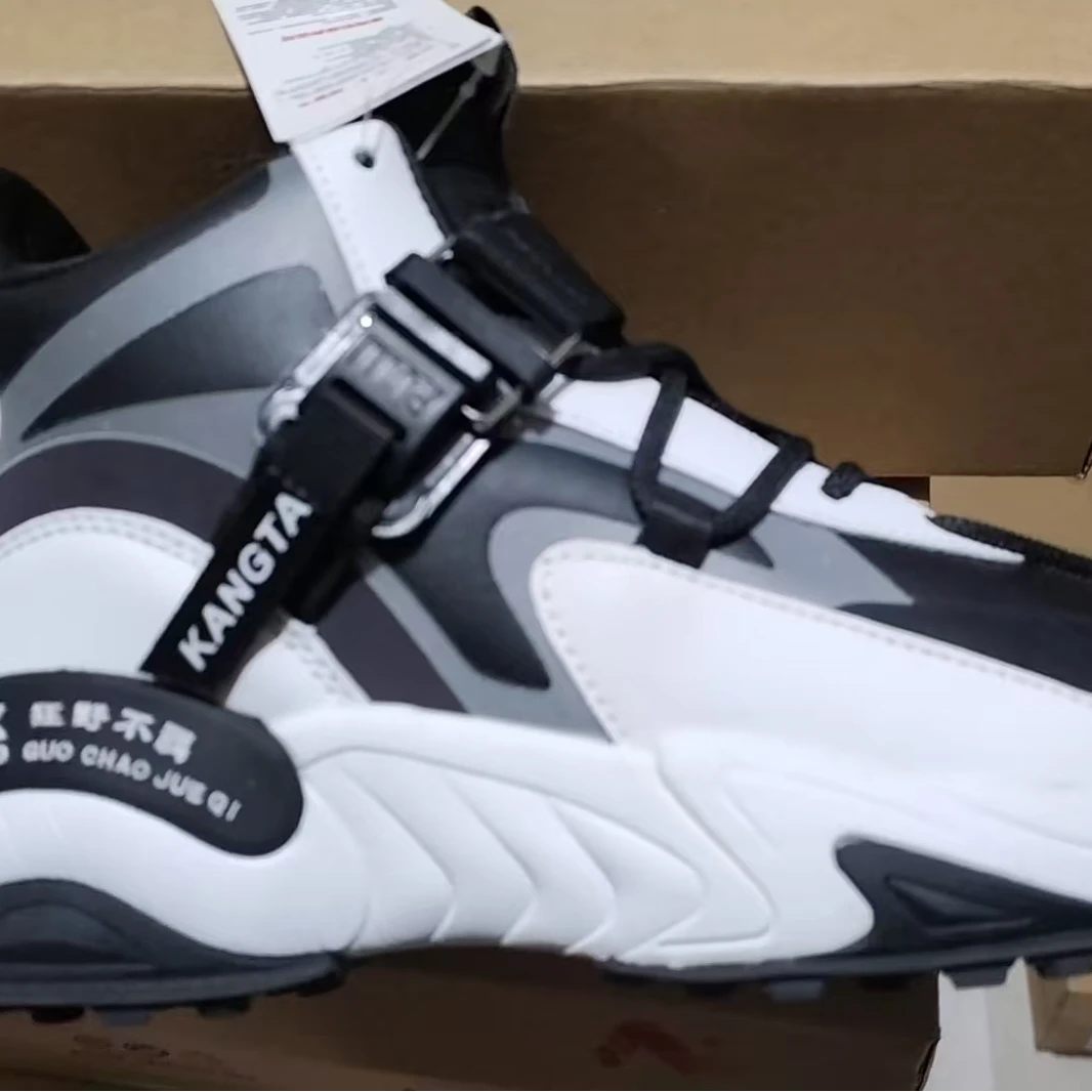 断码处理超纤休闲运动鞋