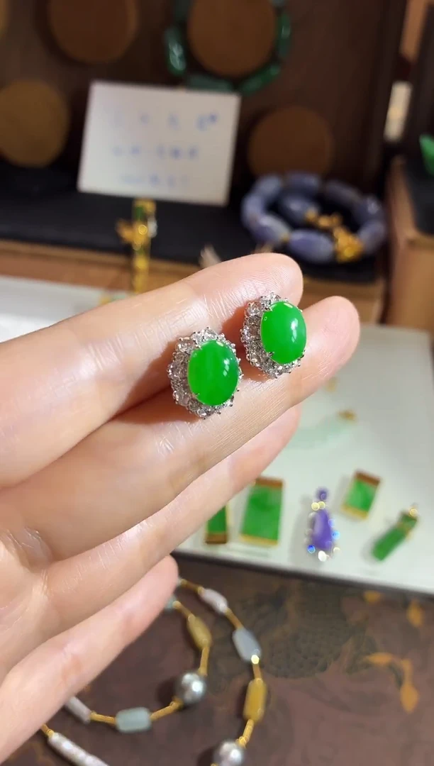 18K金镶嵌翡翠耳饰耳饰