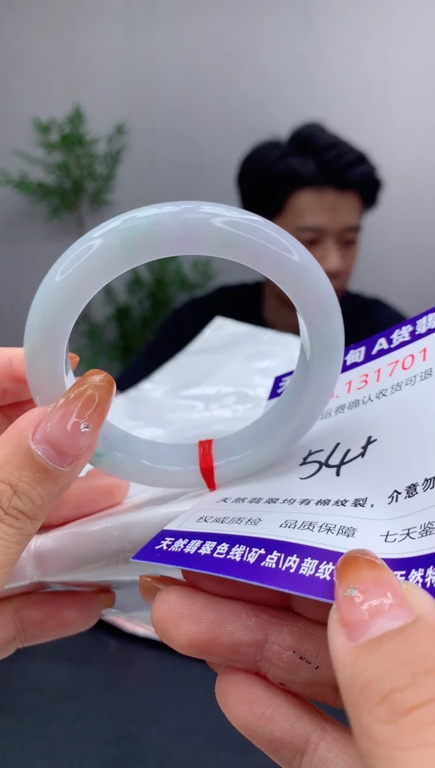 未镶嵌手镯翡翠有纹，完美者勿拍