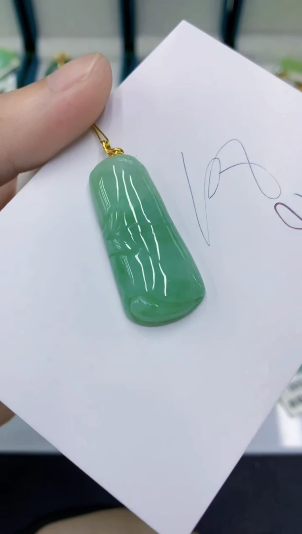 颈饰18K金镶嵌翡翠翡翠
