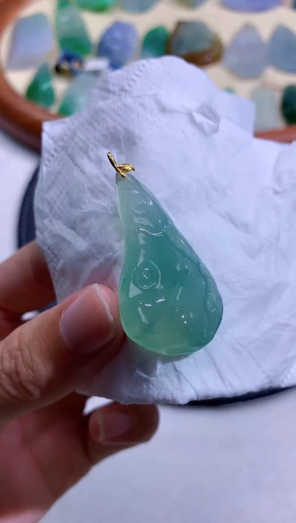 颈饰未镶嵌翡翠