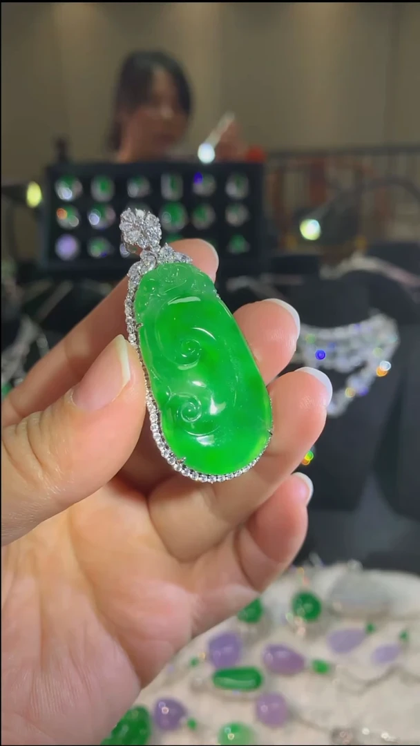 吊坠(不含链)18K金镶嵌翡翠吊坠