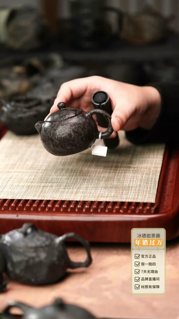 归玉堂冰碛岩重工雕刻透光西施壶