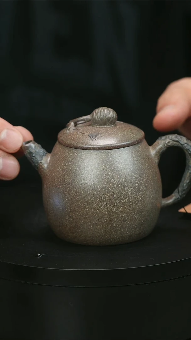 茶壶紫砂狼**下H1996周卓琴段泥树桩松果