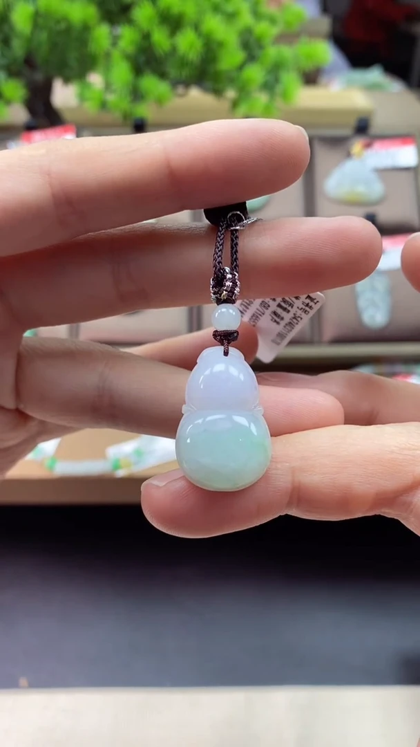 【闪购商品】翡翠颈饰未镶嵌葫芦