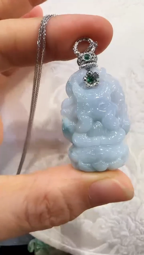 翡翠未镶嵌颈饰国风