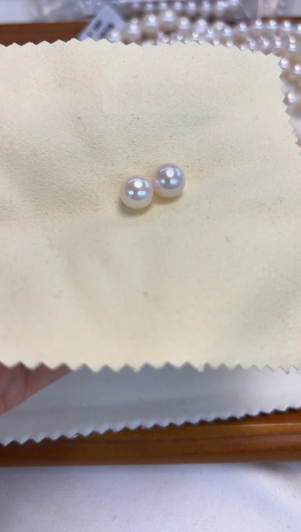 银S925镶嵌耳饰淡水珍珠8mm左右无核白素钉