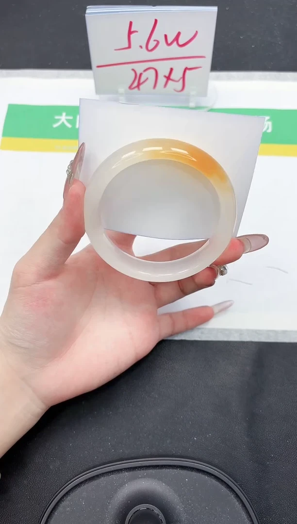 【闪购商品】石英质玉手镯未镶嵌166-62