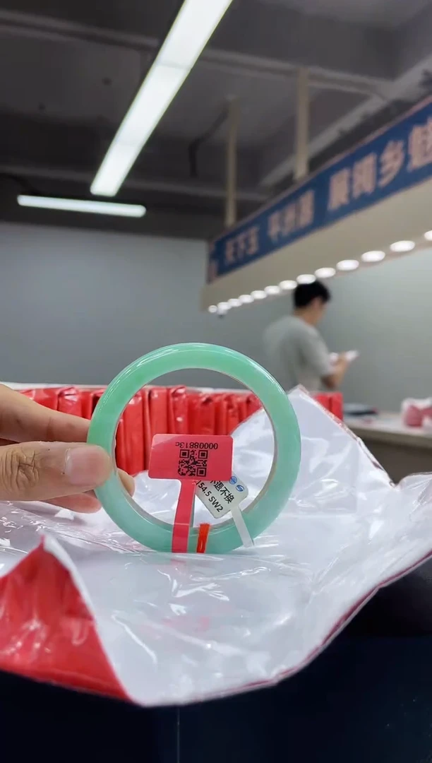 翡翠手镯未镶嵌手镯2