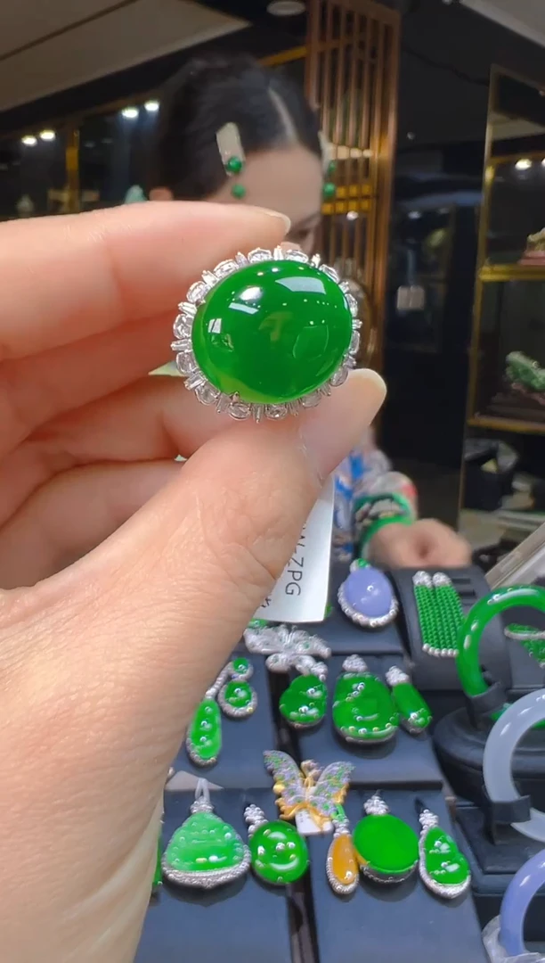 18K金镶嵌戒指翡翠092