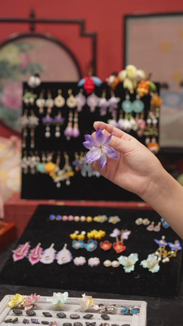 刺绣非遗绒花手工饰品