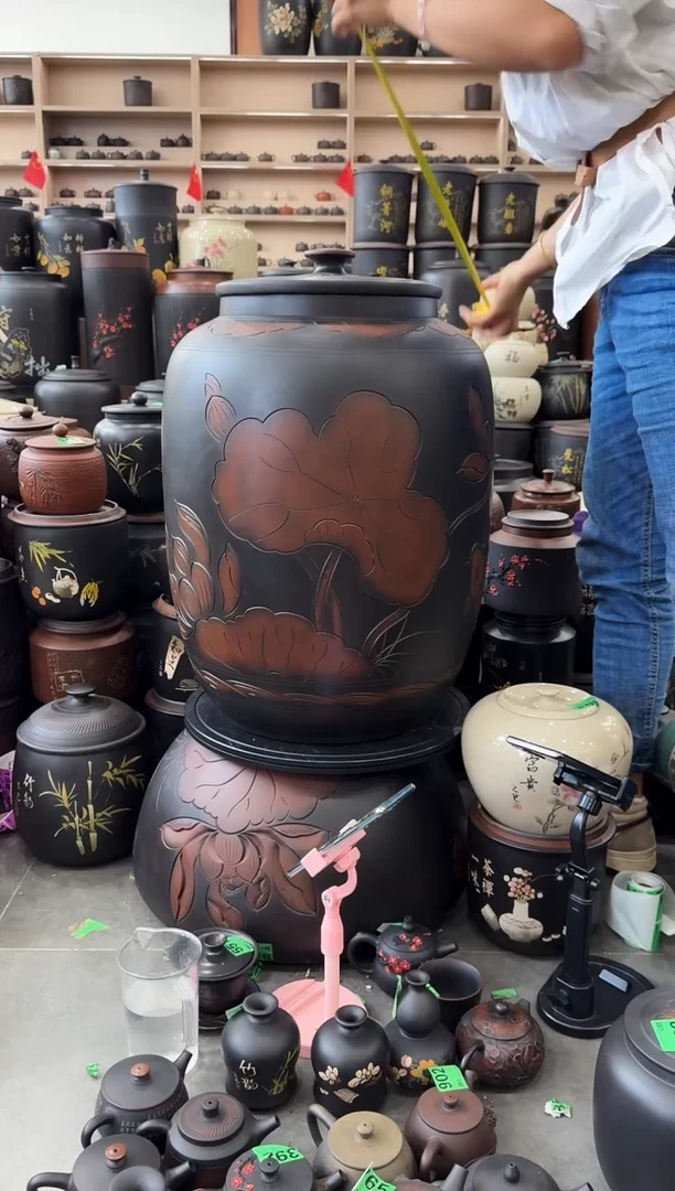 罐瑕疵 线雕荷花二号茶缸 高62cm  713