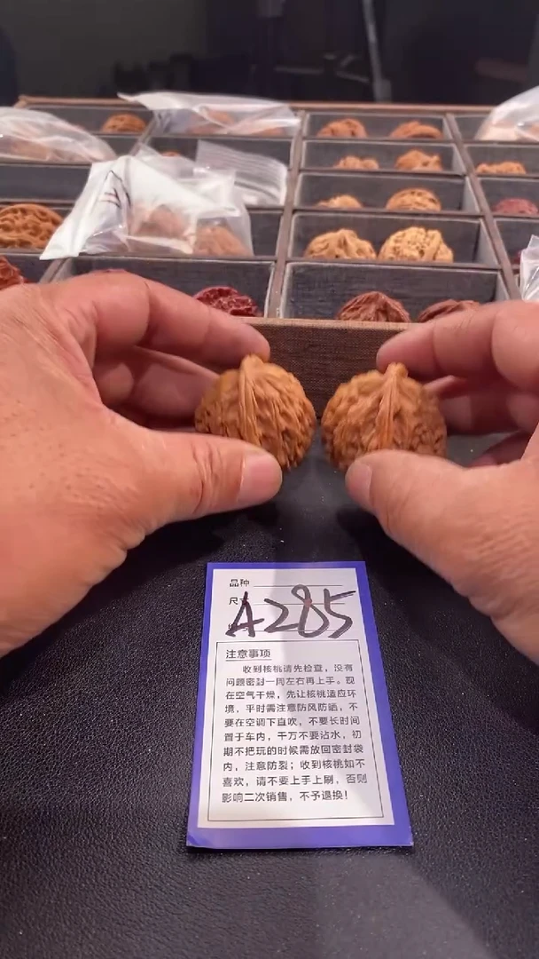 文玩核桃吊坠42麦虎