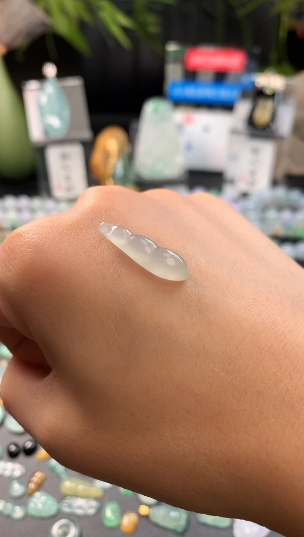 翡翠未镶嵌吊坠(不含链)天然缅甸A货翡翠福豆