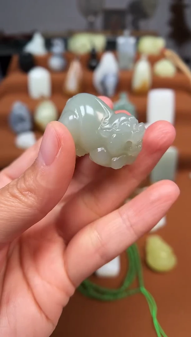 颈饰未镶嵌和田玉貔貅