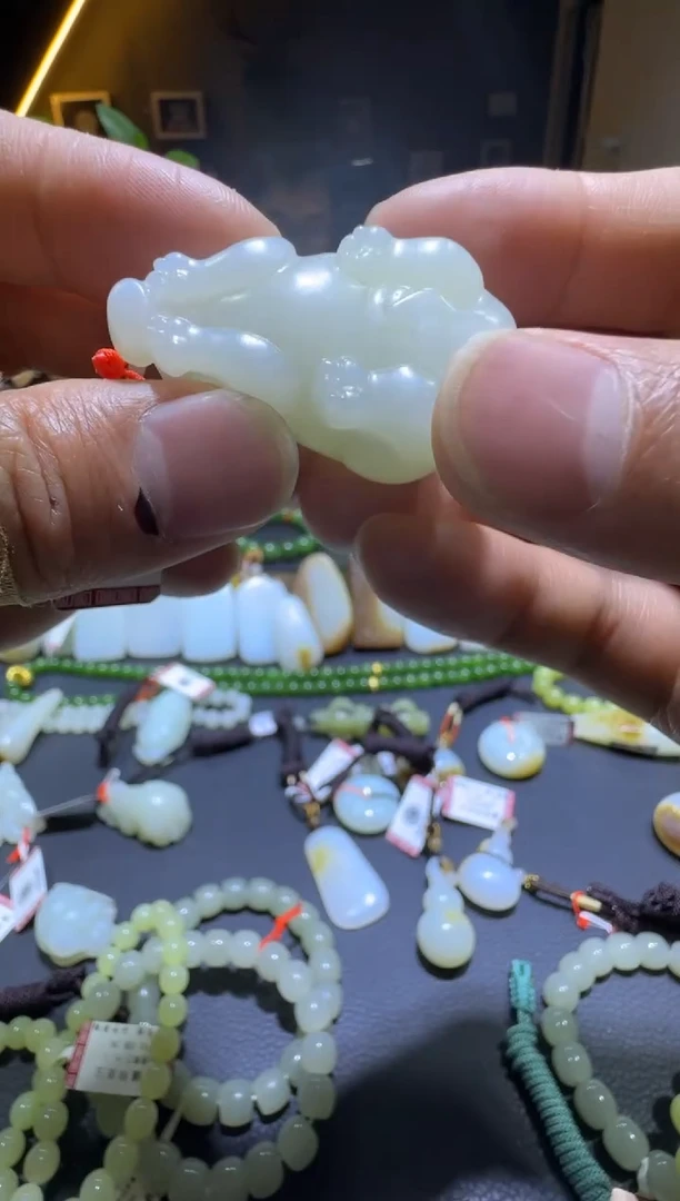 吊坠(赠链)未镶嵌和田玉天泰白玉貔貅（产地直发）