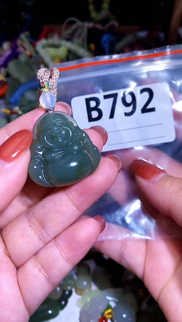 和田玉未镶嵌颈饰1