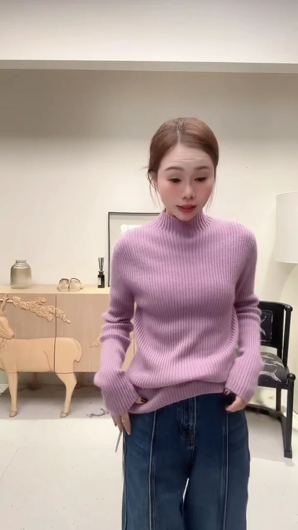 紫色半高领竖纹羊毛衫