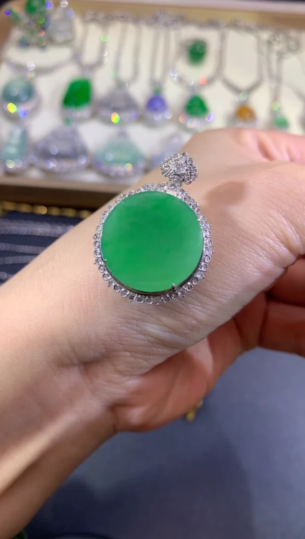 吊坠(不含链)18K金镶嵌翡翠83-圆牌