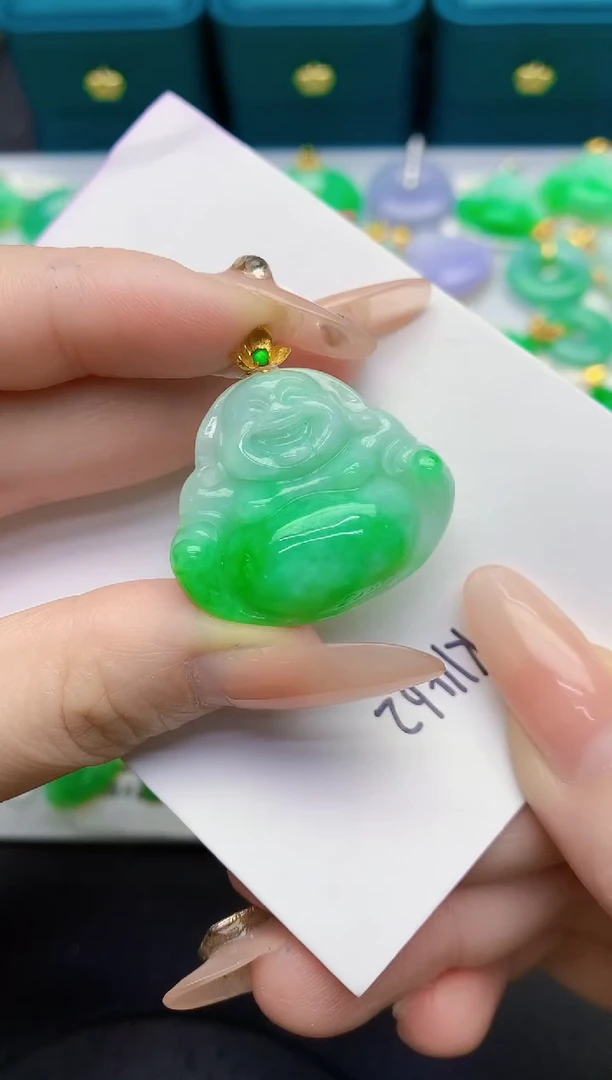颈饰18K金镶嵌翡翠缅甸天然翡翠A货