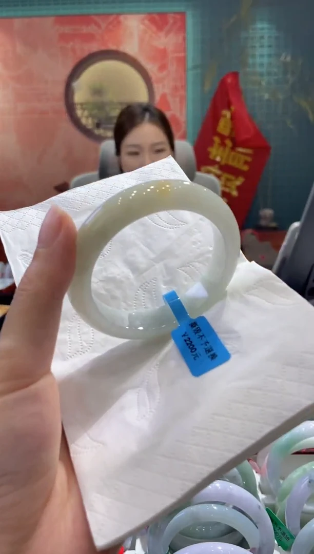 翡翠手镯未镶嵌多人28106