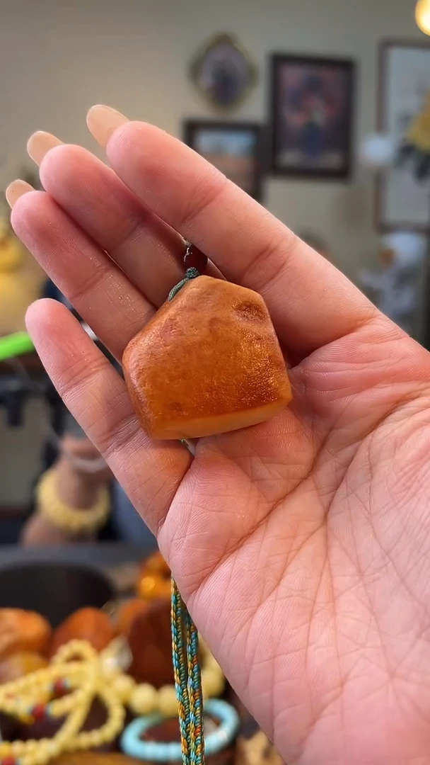 琥珀颈饰未镶嵌吊坠