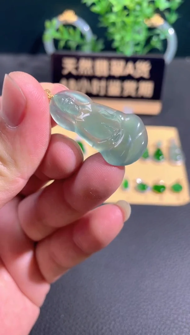 翡翠18K金镶嵌颈饰翡翠