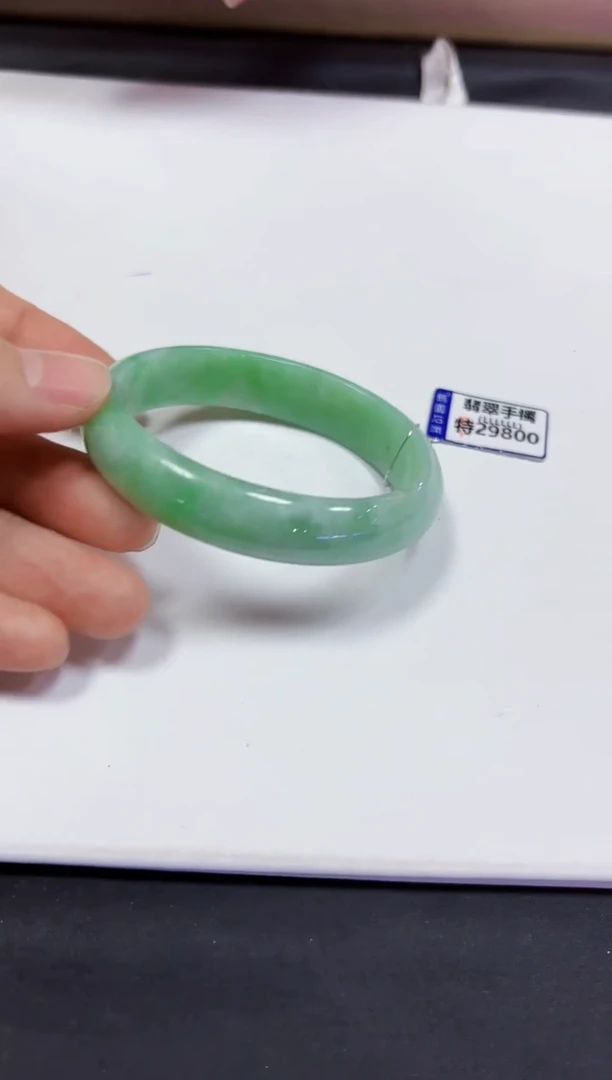 【闪购商品】翡翠颈饰未镶嵌55.5贵妃镯