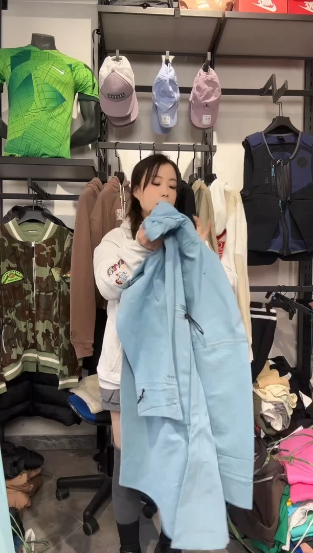 1063 编码 耐克卫衣服饰过款为准 尺码  XL