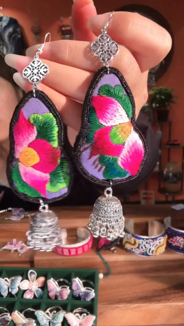 织绣手工苗绣刺绣首饰02