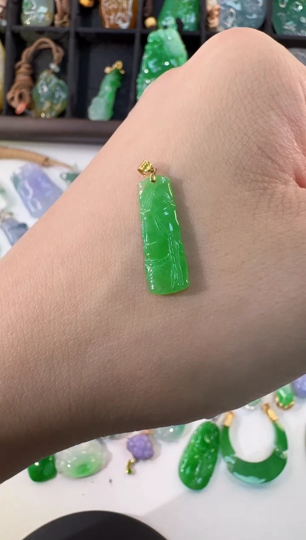 颈饰18K金镶嵌翡翠缅甸A货翡翠