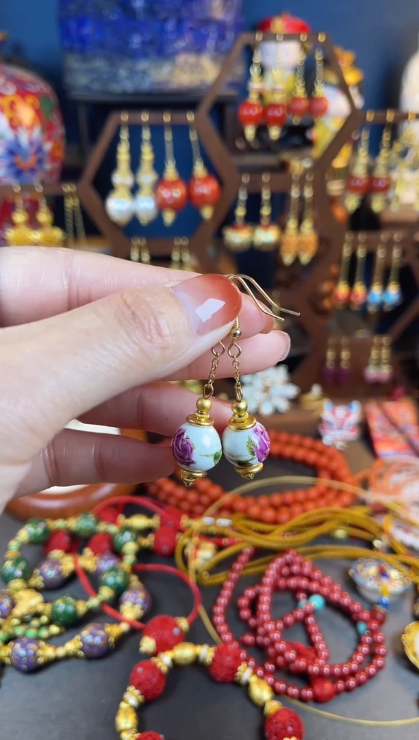 【闪购商品】瓷红色牡丹瓷耳钩