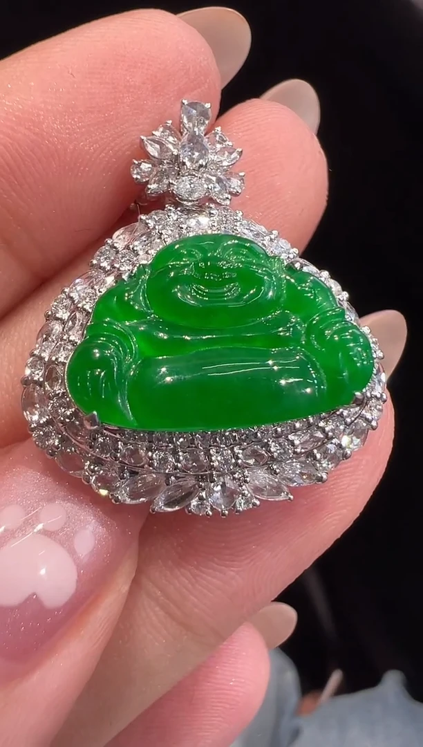 颈饰18K金镶嵌翡翠吊坠