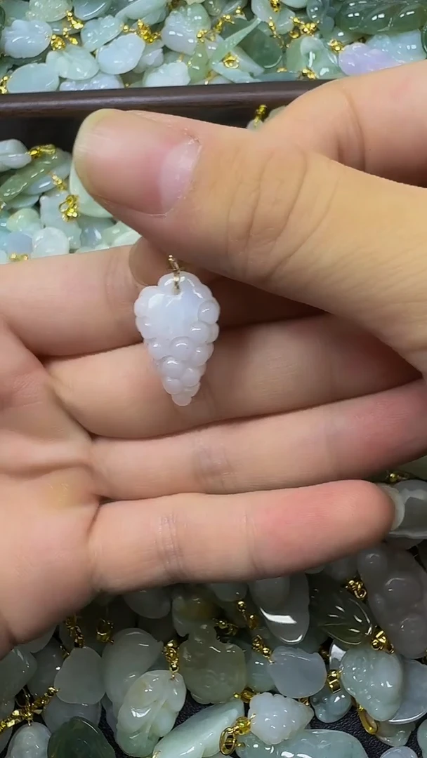 颈饰未镶嵌翡翠颈饰未嵌镶翡翠
