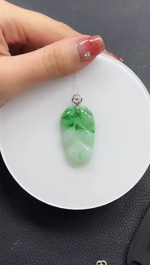 【闪购商品】翡翠颈饰18K金镶嵌叶子