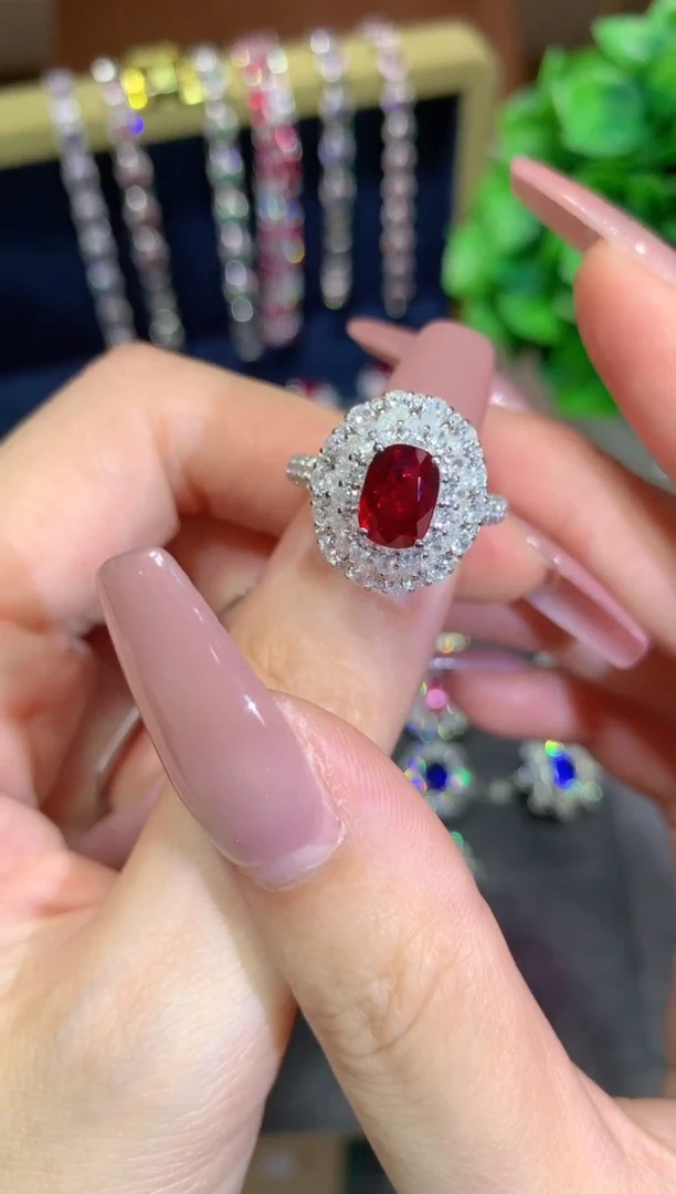 18K金镶嵌戒指红宝石2.01CT