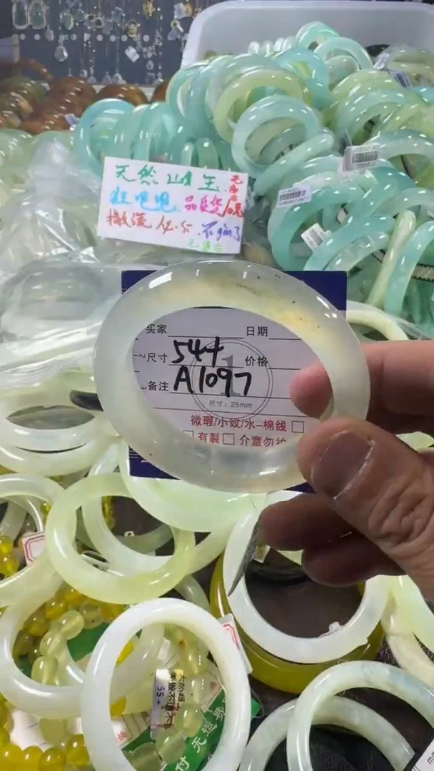 未镶嵌蛇纹石玉手镯1