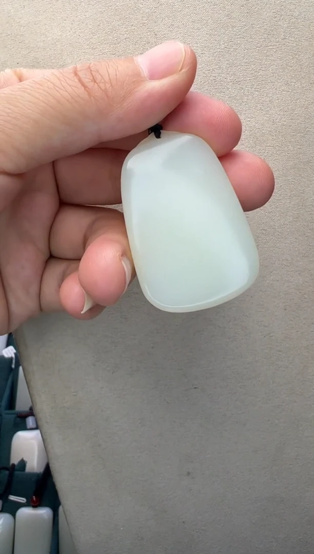 和田玉未镶嵌颈饰D