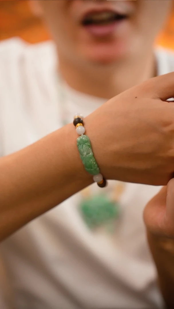 翡翠未镶嵌颈饰24小时内发货质保A货