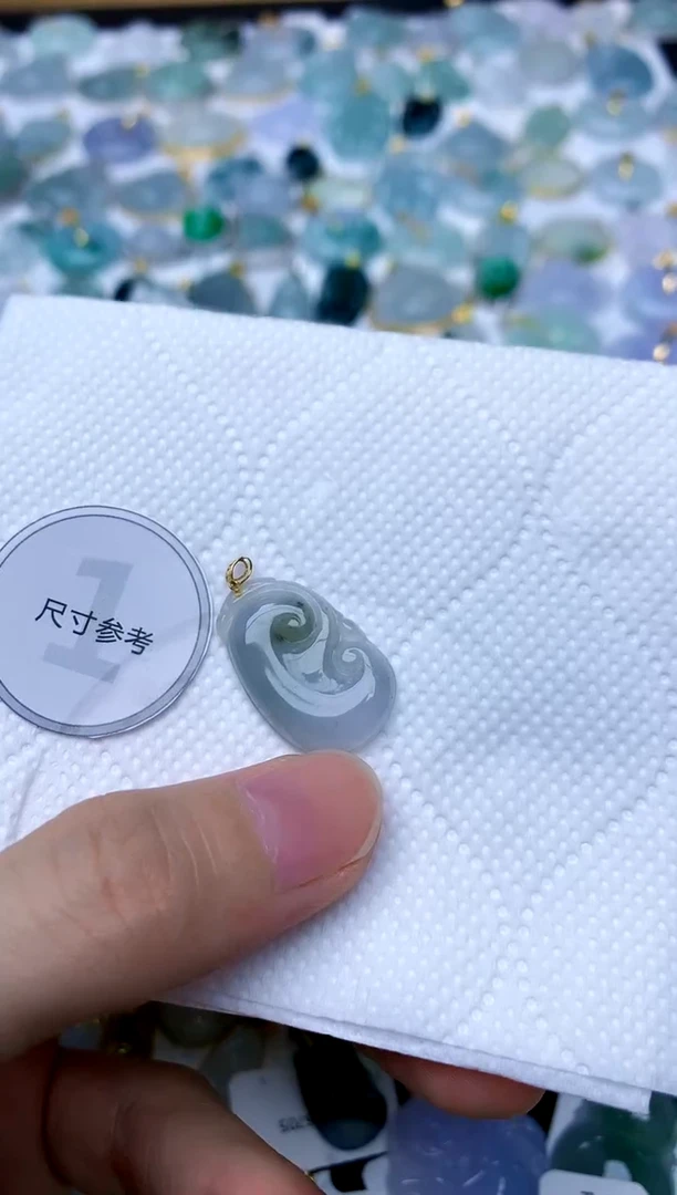 颈饰18K金镶嵌翡翠天然A货翡翠