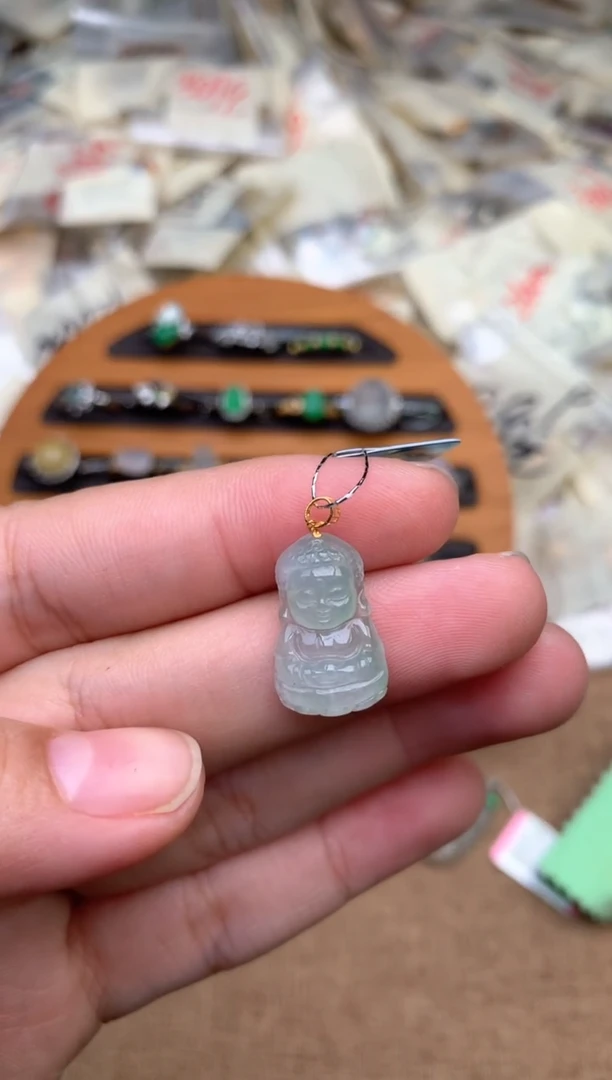 18K金镶嵌挂件翡翠一