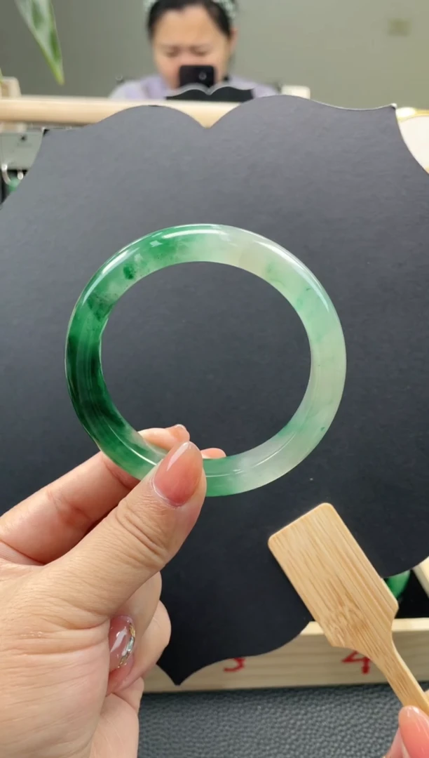 【闪购商品】石英质玉手镯未镶嵌口径59+