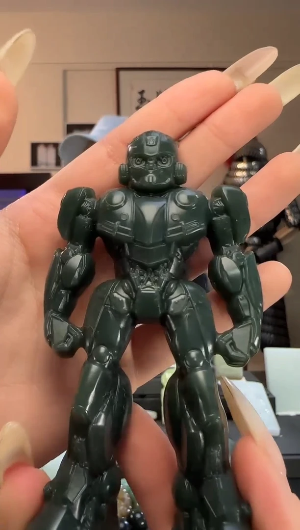 颈饰未镶嵌和田玉青玉大黄蜂摆件